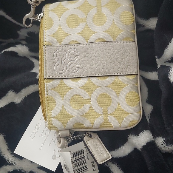 NWT Coach Wristlet - Picture 7 of 9